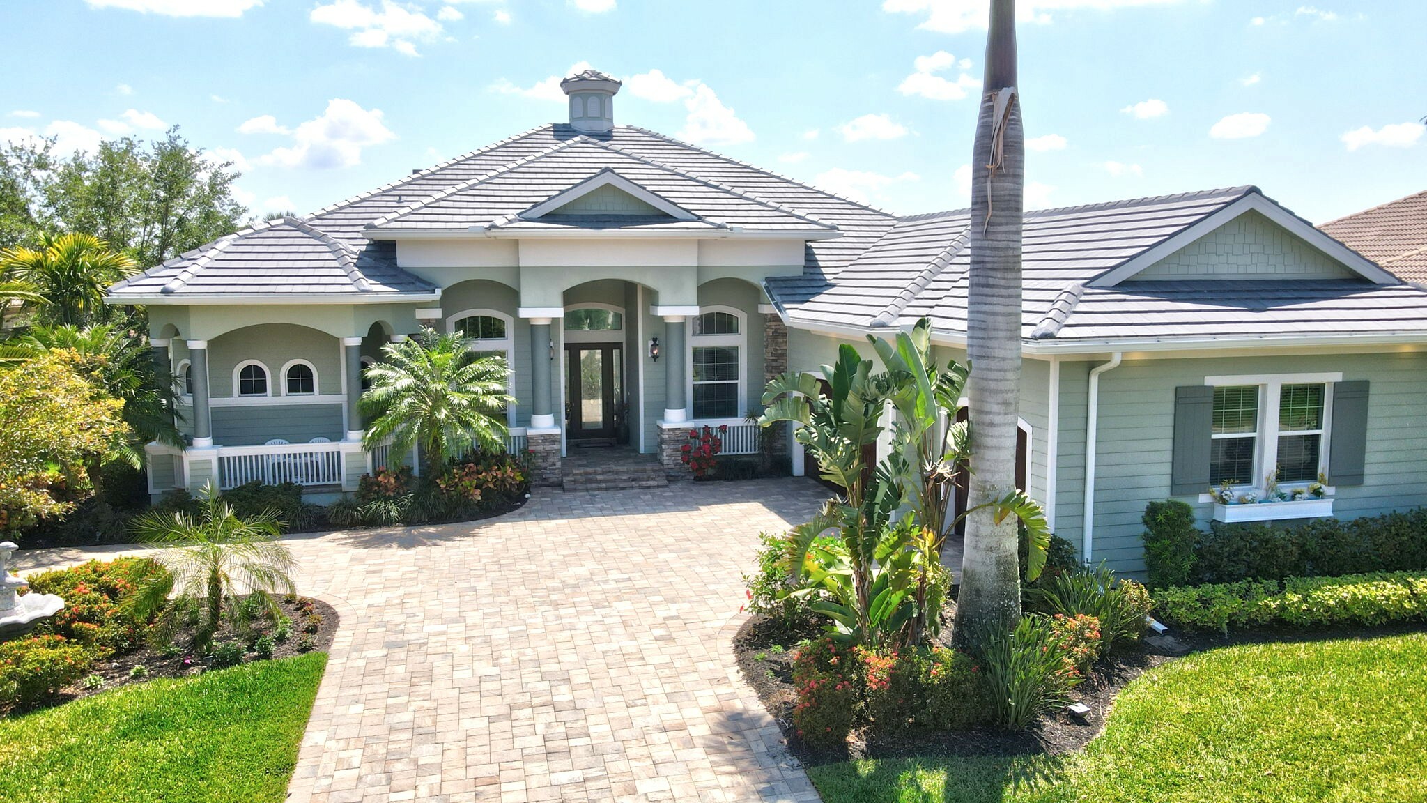 Property Photo: 13390 Whispering Oaks Dr FL 33905