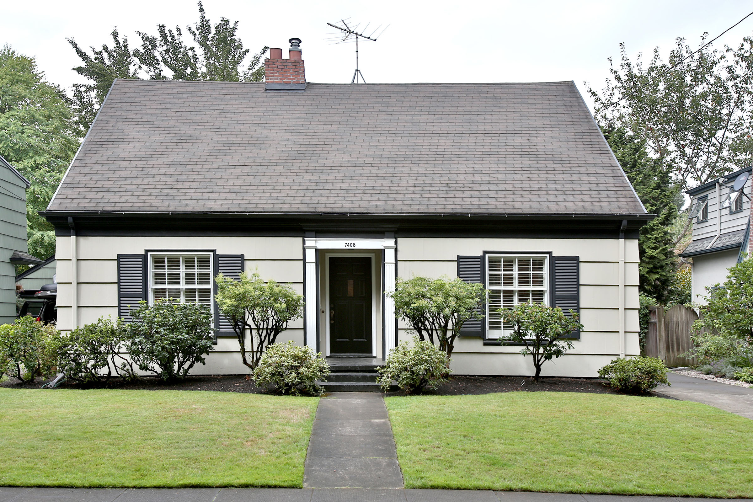 Property Photo:  7405 SE Reed College Pl  OR 97202 