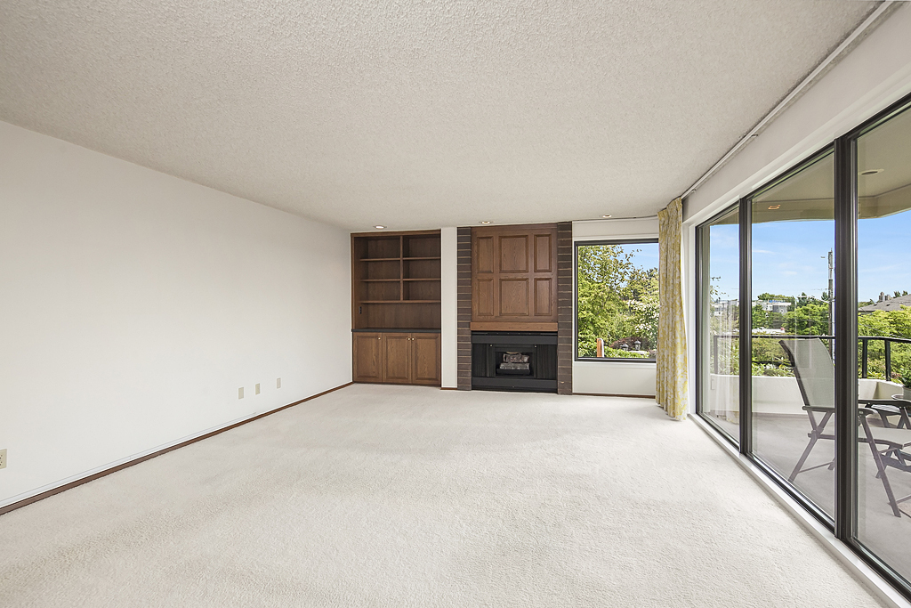 Property Photo: Living room 1605 5th Ave N 202  WA 98109 