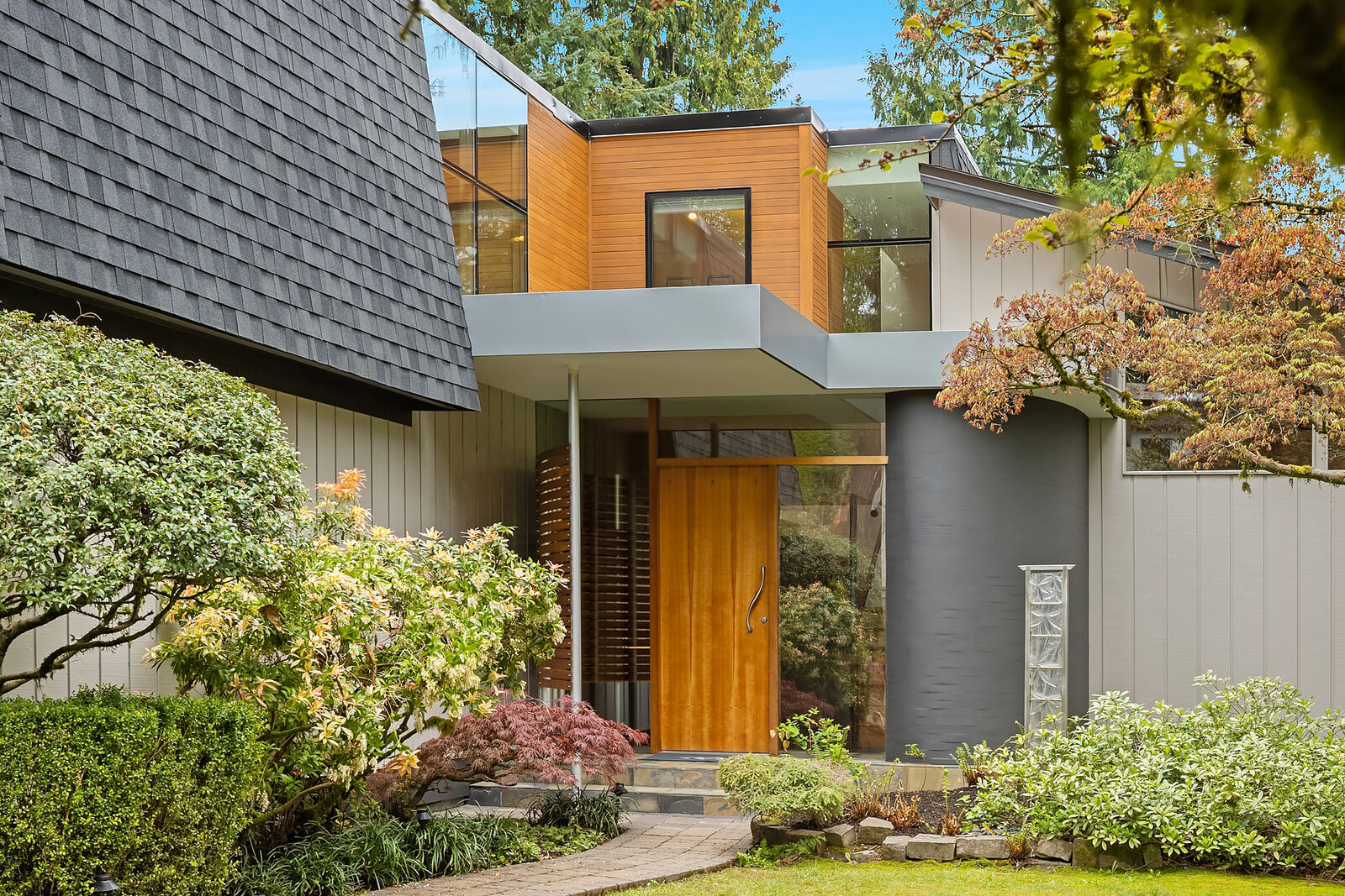 Property Photo:  10020 NE 27th Street  WA 98004 