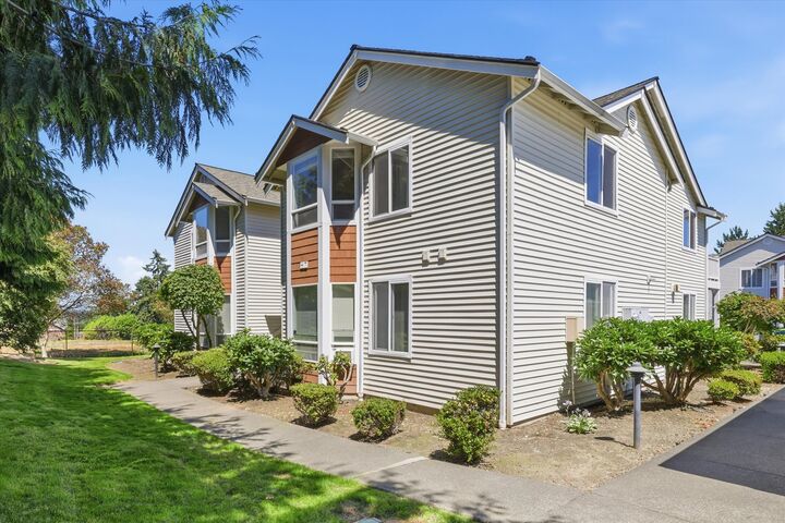Property Photo: 800 96th Avenue NE J202 WA 98258