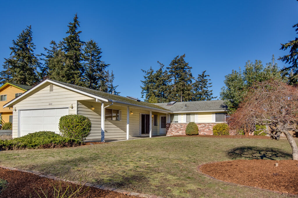 Property Photo: 650 NW 2nd Ave WA 98277