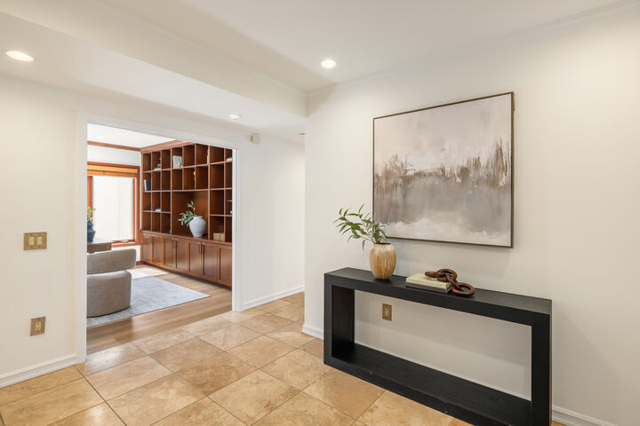 Property Photo:  4817  Lake Washington Boulevard NE 6  WA 98033 