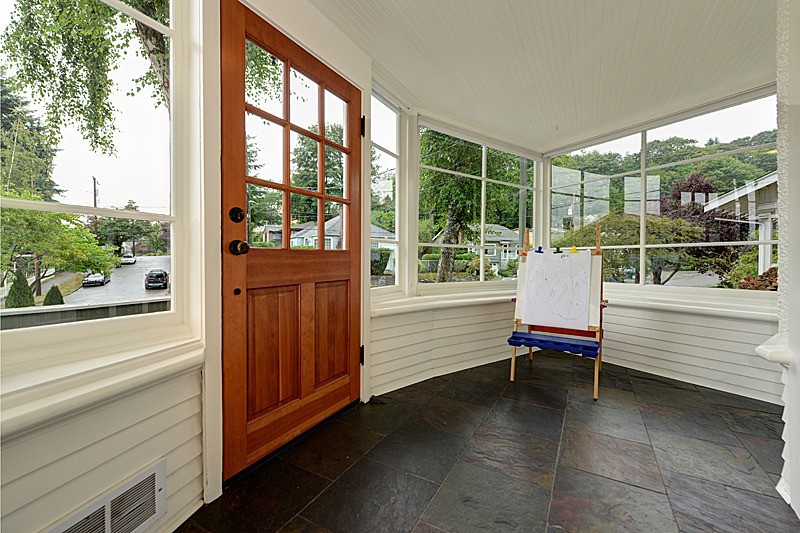 Property Photo: Entry 2637 3rd Ave N WA 98109