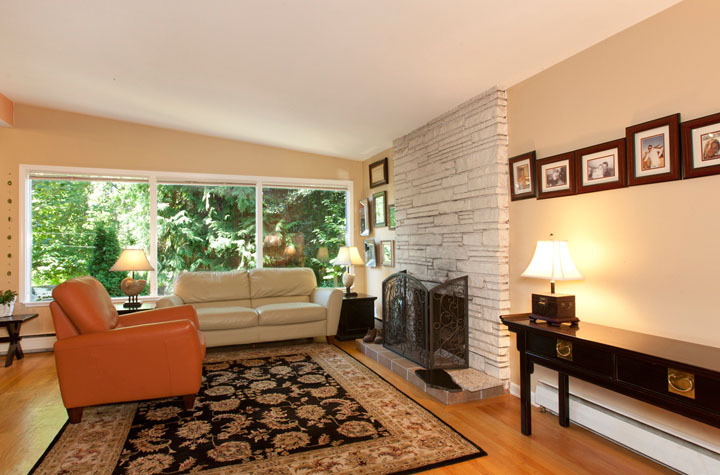 Property Photo: Living room 4515 W Raye St  WA 98199 