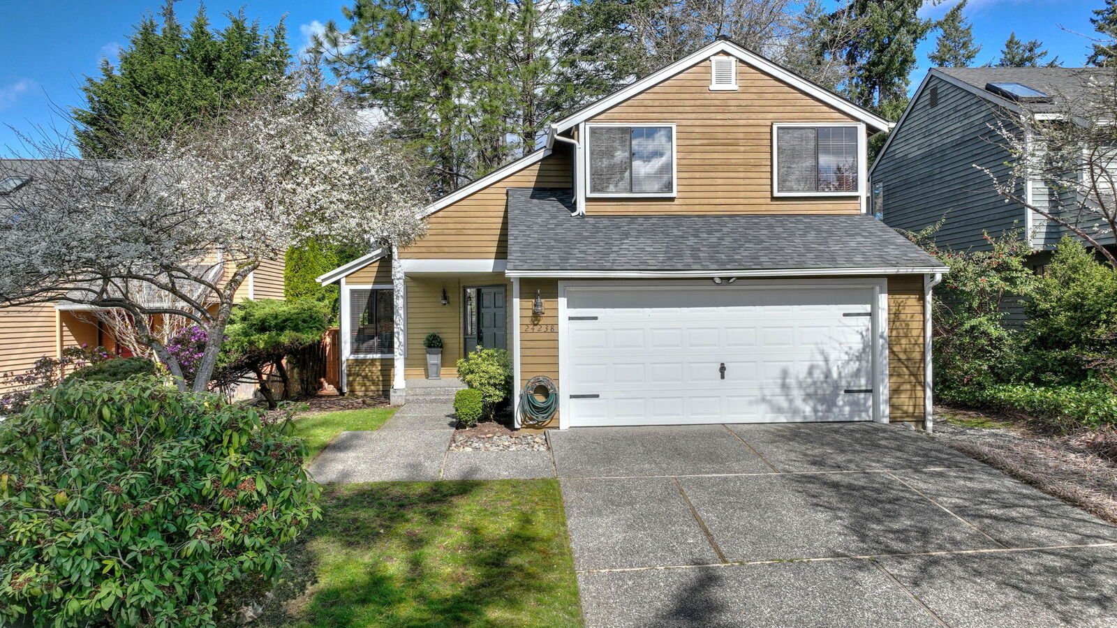 Property Photo:  24238 SE 43rd Court  WA 98029 