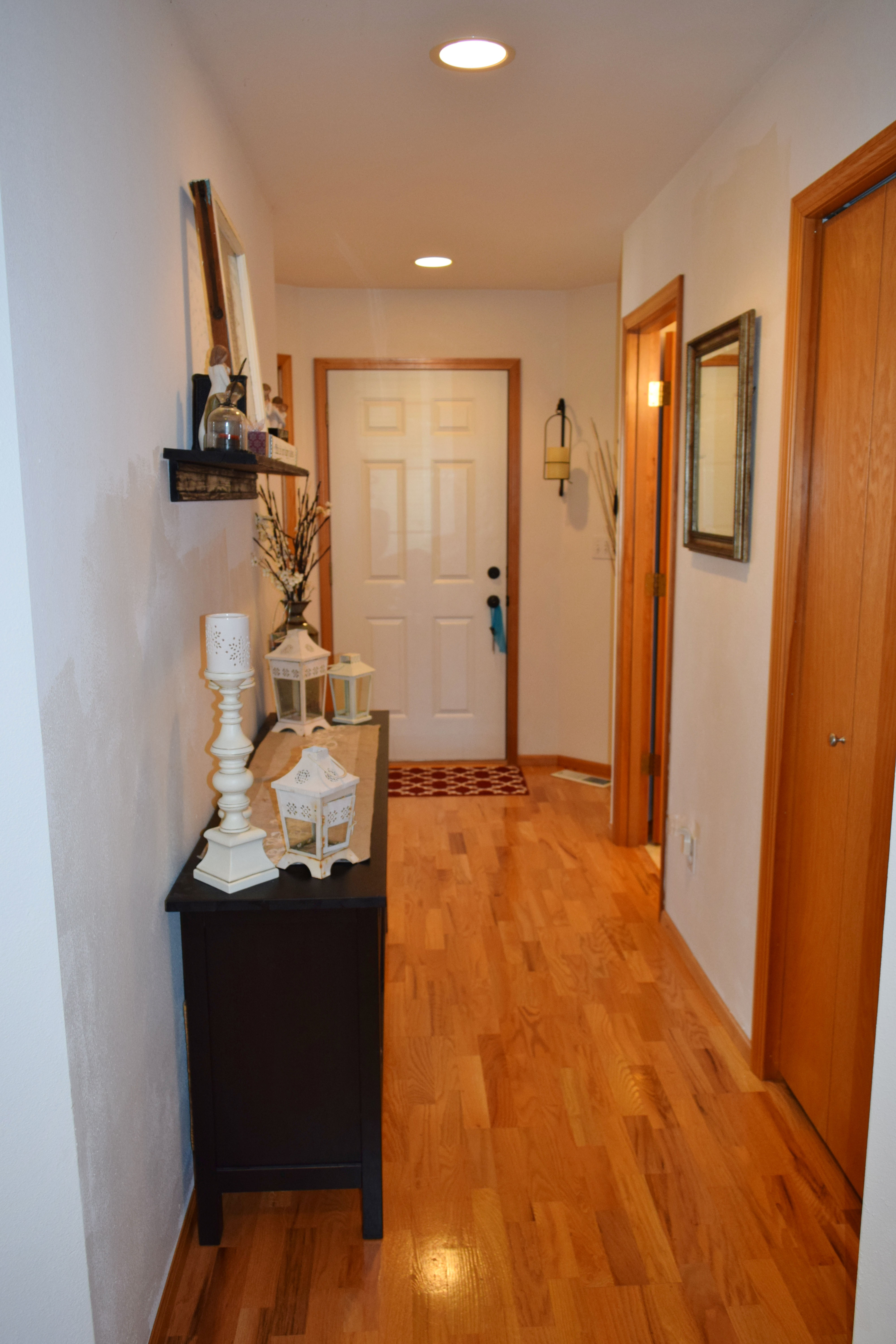 Property Photo: Foyer 1101 Aaron Dr D WA 98264