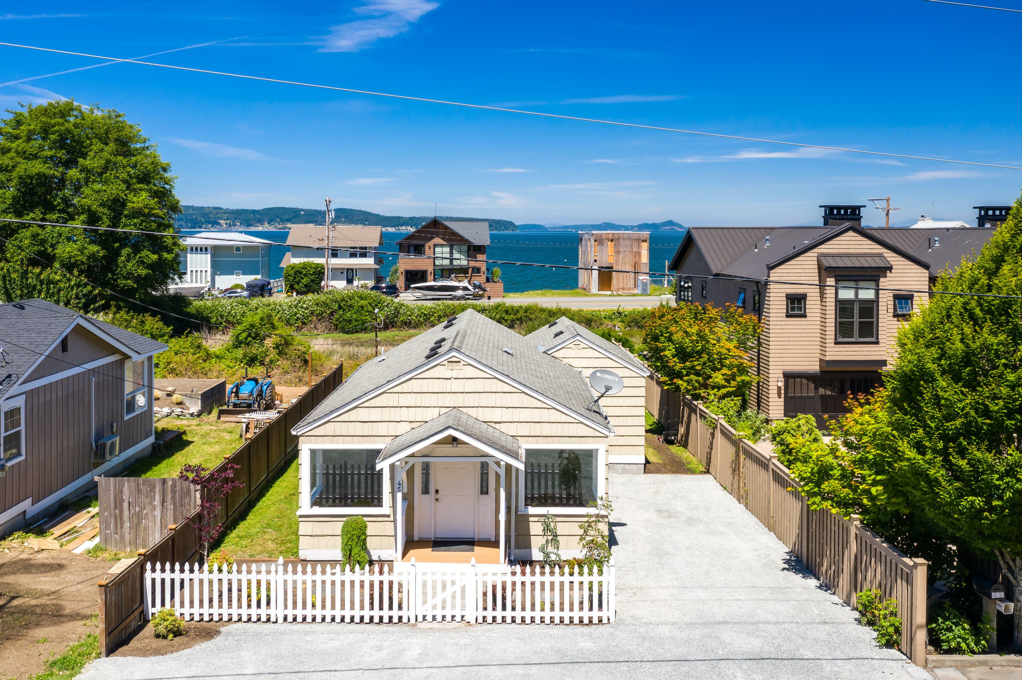 Property Photo: 45 E North Camano Dr WA 98282