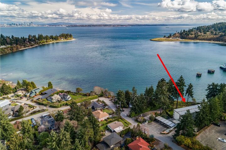 Property Photo:  965 Winslow Way E 303  WA 98110 