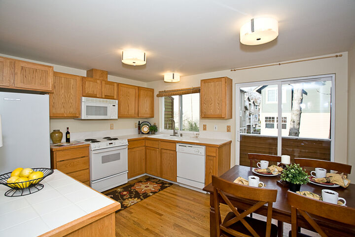 Property Photo: Kitchen 718 N 94th St H  WA 98103 