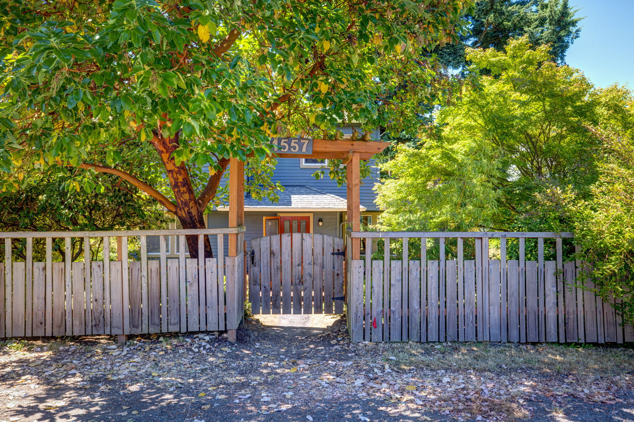 11557  Palatine Avenue N  Seattle WA 98133 photo
