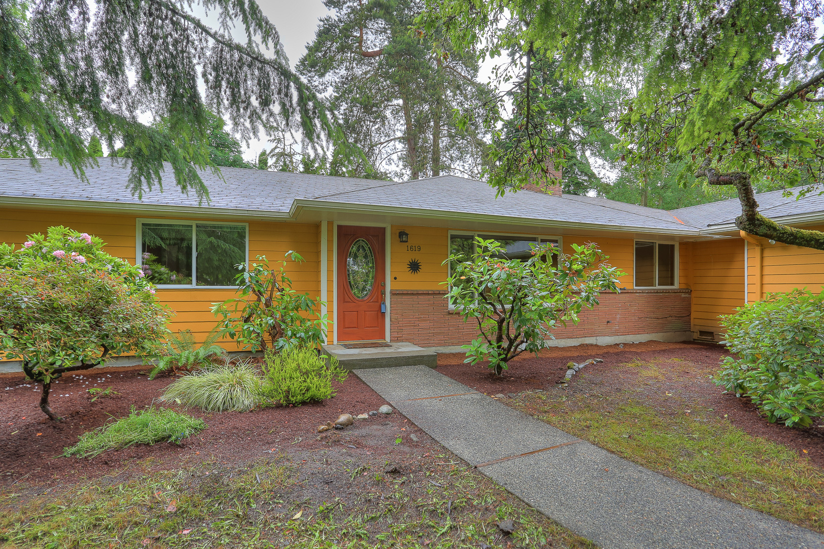 Property Photo: Front 1619 N 202nd Place WA 98133